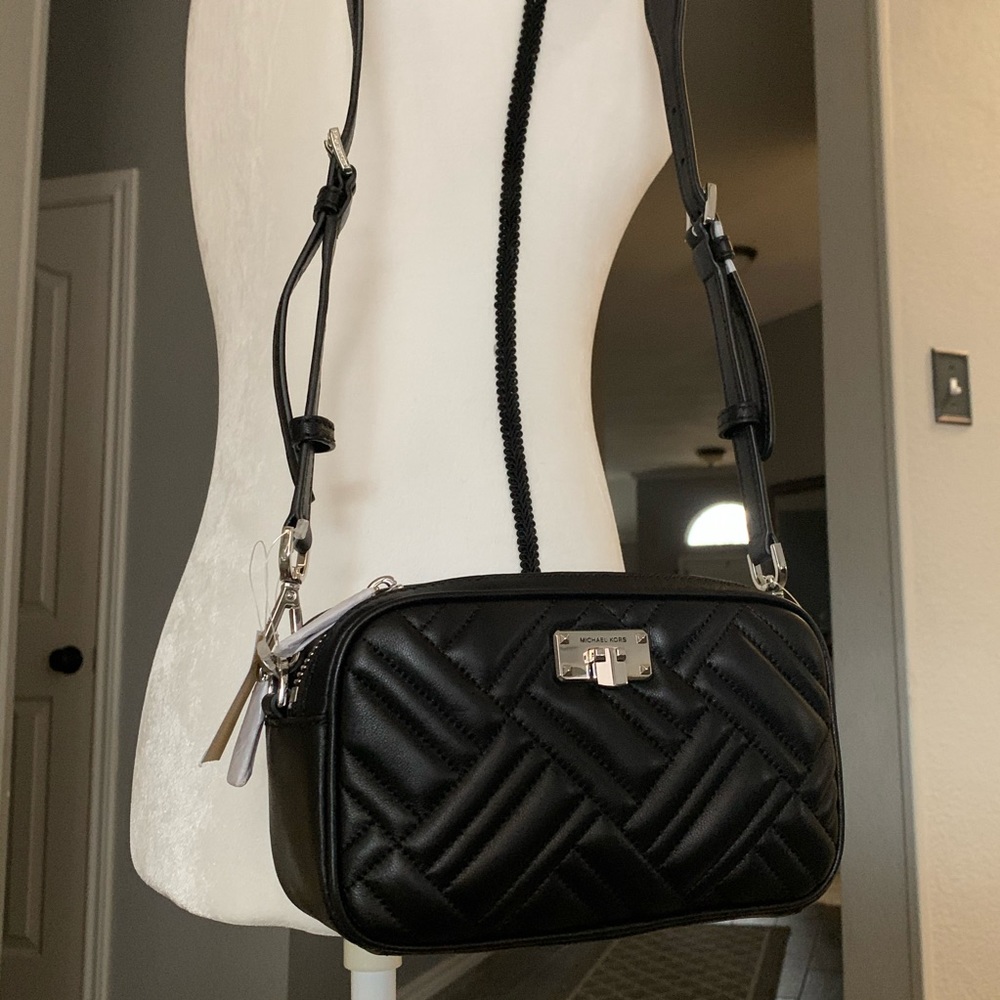 New MK Crossbody 🖤double zipper Peyton - Picture 8 of 8